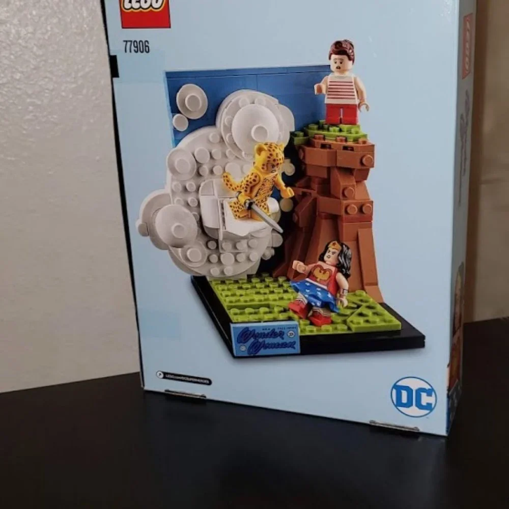 SEALED - LEGO DC Wonder Woman 77906 SDCC Exclusive Wonder Woman RETIRED